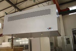 潔凈層流罩有風(fēng)機(jī)內(nèi)裝和風(fēng)機(jī)外接兩種，安裝方式有懸掛式和落地支架式兩種